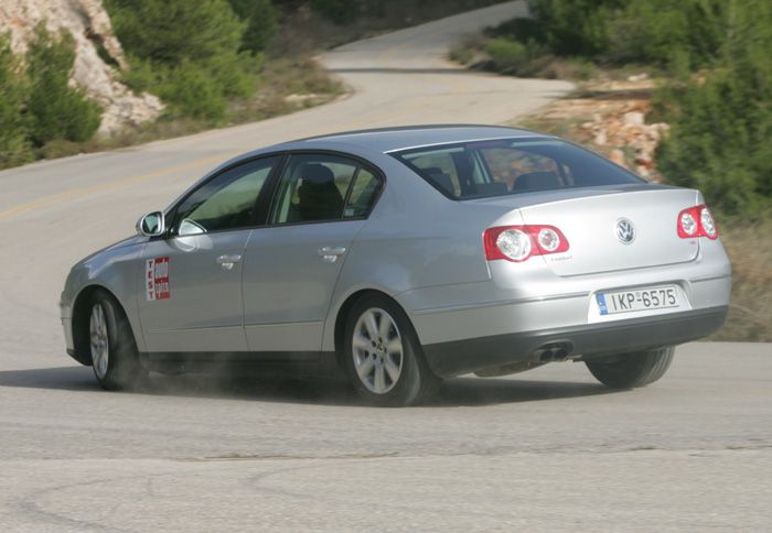 Στο δρόμο, το γερμανικό μοντέλο παρουσιάζει υψηλή σταθερότητα, ακόμα και υπό έντονη πίεση από τον οδηγό. 