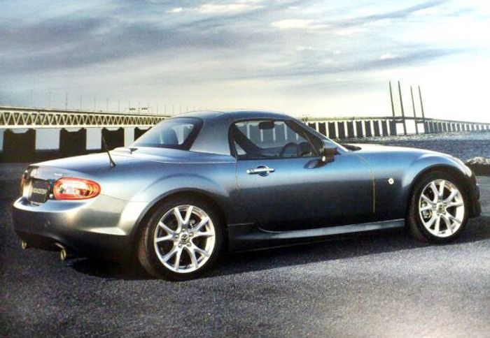 ¶γριο και όσο σπορτίφ χρειάζεται, το ανανεωμένο Mazda MX-5. 