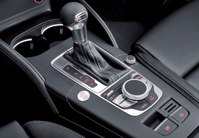 Αυτό που σίγουρα κάνει την διαφορά είναι το νέο infotainment system της Audi, το οποίο στην κορυφαία του έκδοση διαθέτει touchpad.