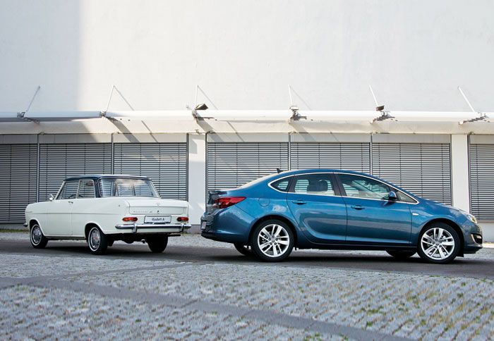 Το πρώτο μοντέλο τριών όγκων στην ιστορία της Opel ήταν το Kadett A (1962). 