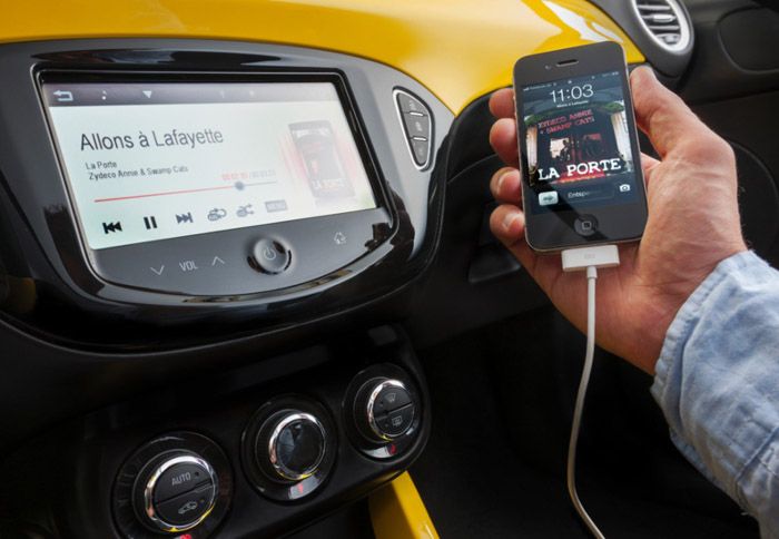 Για πρώτη φορά στην κατηγορία, η Opel λανσάρει σύστημα διασύνδεσης με smartphone.