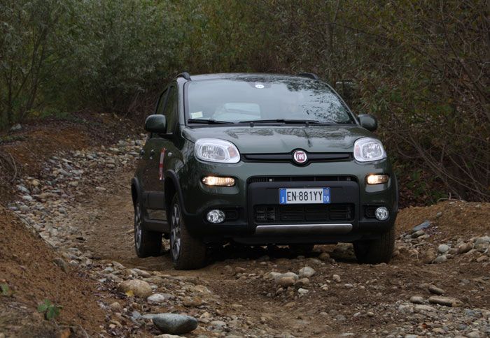 Χάρη στις σχετικές επεμβάσεις που τονίζουν τον SUV χαρακτήρα του, το Panda 4x4 είναι οπτικά αξιαγάπητο! 