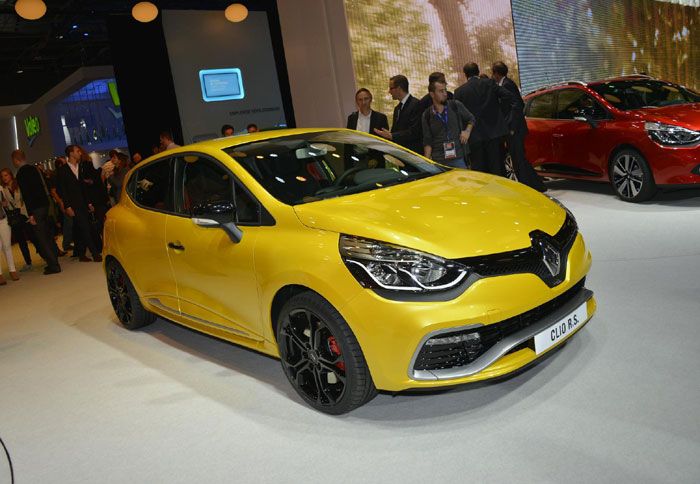 Στο περίπτερο της Renault φιγουράρει το νέο Clio RS.