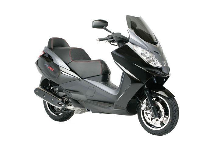 To Peugeot Satelis 500 διατίθεται για το καλοκαίρι στα 4.690 ευρώ.