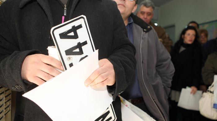 Για την επιστροφή των στοιχείων οδήγησης και κυκλοφορίας θα πρέπει να καταβληθεί το προβλεπόμενο πρόστιμο.