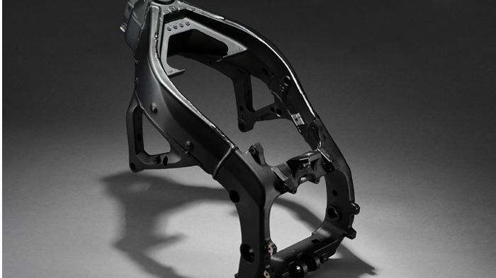 Ο προφανής ρόλος του πλαισίου σε μια μοτοσικλέτα είναι να συγκρατεί ενωμένα μεταξύ τους τα διάφορα τμήματά της.