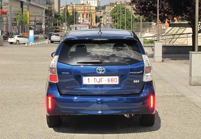 Η σχεδίαση του Prius+ αποτυπώνει τον πολυχρηστικό χαρακτήρα του, ενώ είναι αρκούντως εντυπωσιακή. 