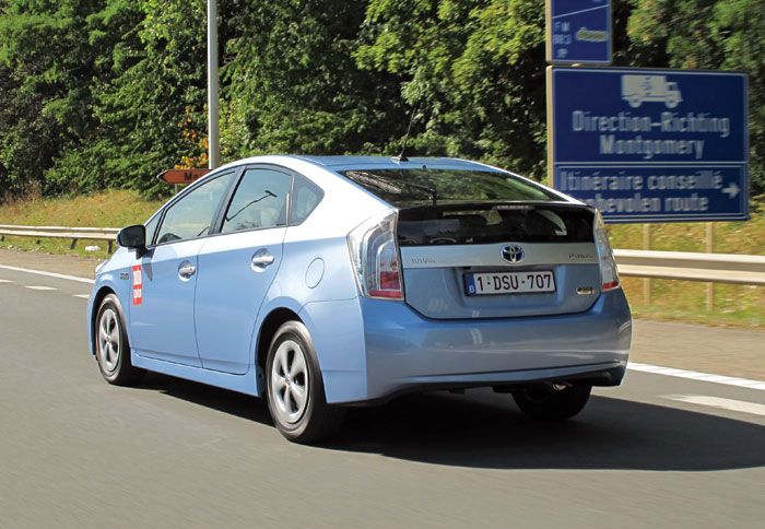 Πολιτισμένο και άνετο στο δρόμο, 
το Prius Plug-in είναι μόλις 
55 κιλά πιο βαρύ από το απλό. 