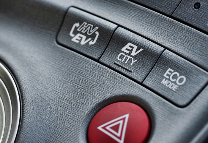 Σαν ηλεκτρικό, το Plug-in μπορεί να κινηθεί για 25 χιλιόμετρα και μέχρι τα 85 χλμ./ώρα. Μετά αναλαμβάνει το υβριδικό σύστημα. 