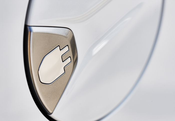 Το εγχείρημα κοστίζει ακόμα. Το Prius Plug-in όταν θα έρθει στην Ελλάδα τον ερχόμενο Μάρτιο θα κοστίζει γύρω στις 40.000 ευρώ.