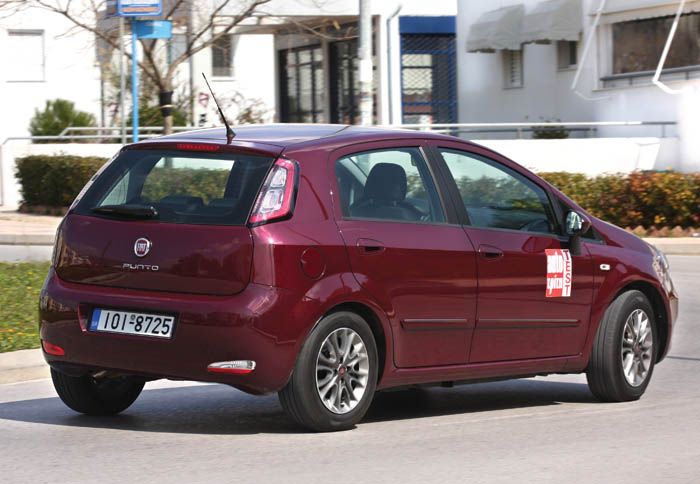 Δεν έχει ξεφύγει από το γνωστό σχεδιαστικό μοτίβο, αλλά το Punto 2012 δείχνει φρεσκαρισμένο.