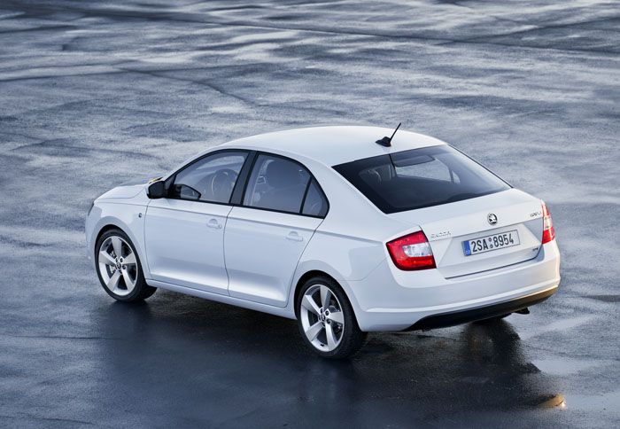 Με χώρο αποσκευών που σύμφωνα με τη Skoda ξεπερνά τα 500 λίτρα, το Rapid έχει σαφή οικογενειακό προσανατολισμό. 