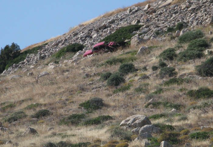 Μερικά αυτοκίνητα δεν ολοκλήρωσαν ποτέ το ταξίδι τους προς τον πυθμένα της θάλασσας.