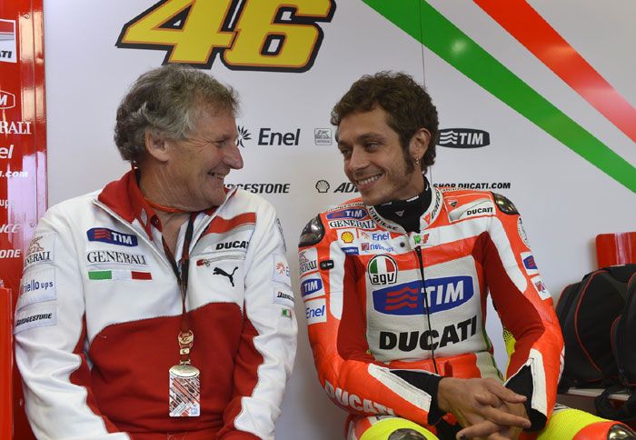 Πέρασαν οι καιροί που ο γιατρός προσπαθούσε να βελτιώσει τη μοτοσικλέτα της Ducati. Από τη νέα σεζόν, δεν θα τον ξαναδούμε με κόκκινη αμφίεση.