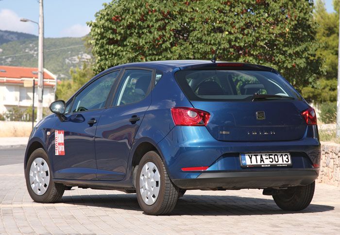 Στο πίσω τμήμα αλλαγές έχει δεχθεί ο προφυλακτήρας, ενώ προαιρετικά μπορούν να ενταχθούν και φωτιστικά σώματα LED.