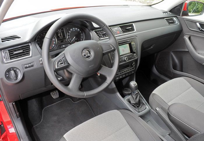 Το εσωτερικό του αυτοκινήτου διατηρεί το DNA της εταιρίας, όντας προσεγμένο σχεδιαστικά και πρακτινό.