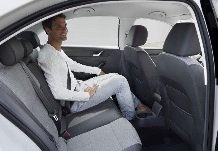 Το Skoda Rapid φιλοδοξεί να προσφέρει τους μεγαλύτερους διαθέσιμους χώρους στην
κατηγορία του.