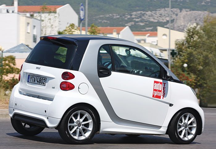 Το τιμόνι που «κόβει» και το μικρό μέγεθος του smart, αποτελούν άσους στο μανίκι του οδηγού που ψάχνει θέση στάθμευσης στα στενά της πόλης.