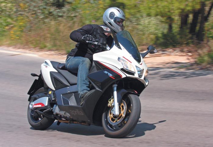 Το SRV αλλάζει γρήγορα κατεύθυνση και κρατά την τροχιά του χωρίς δυσκολία.
