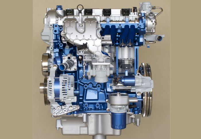 Ο 2λιτρος EcoBoost διαθέτει περισσότερα άλογα και χαμηλότερη κατανάλωση με εκπομπές CO2, σε σχέση με το προηγούμενο σύνολο. 