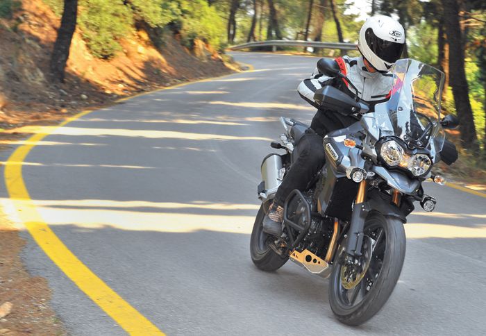 Μπορεί το Tiger Explorer να έχει μια λιτή σιλουέτα, αυτό δεν σημαίνει ότι δεν διαθέτει ένα πλούσιο εξοπλισμό, ακόμα και στην στάνταρ έκδοσή του.
