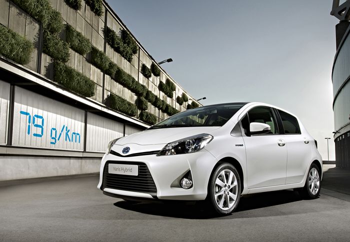 Το υβριδικό Yaris αναμένεται στην Ελλάδα στα τέλη Ιουνίου, με τιμή γύρω στα 17.000 ευρώ.