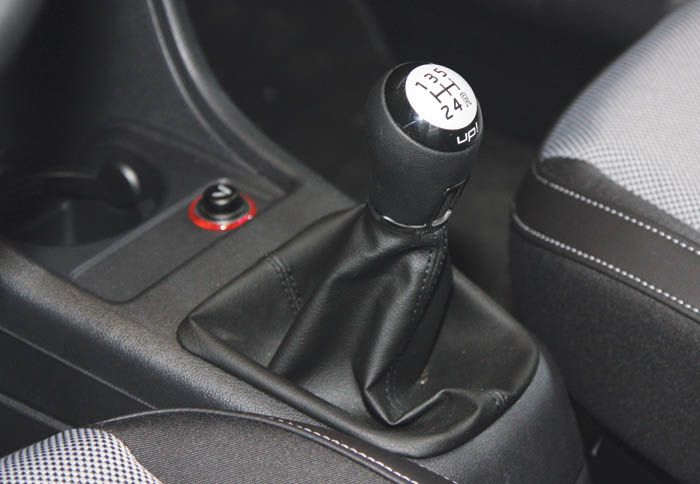 Η μακριά κλιμάκωση του κιβωτίου μπορεί να δυσκολεύει τις ρεπρίζ, αλλά κερδίζει πόντους οικονομίας. 