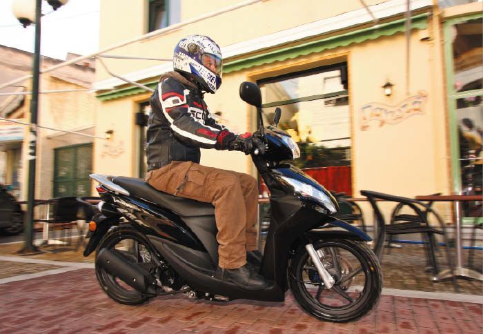 Το Vision 50 αποτελεί ένα από τα ιδανικότερα δίκυκλα για κίνηση στην καρδιά των αστικών κέντρων.