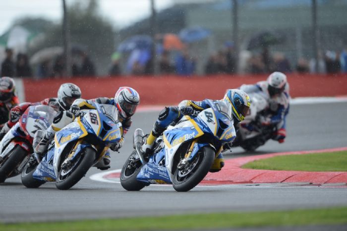 Στο πρώτο σκέλος, η περιφερειακή ομάδα της BMW τα πήγε απίστευτα καλά, με τον  Fabrizio να παίρνει την 2η θέση, ενώ ο Badovini πήρε την τρίτη.