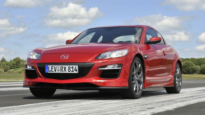 Το RX8 είναι ένα από τα πισωκίνητα μοντέλα της φίρμας με κινητήρα Wankel.