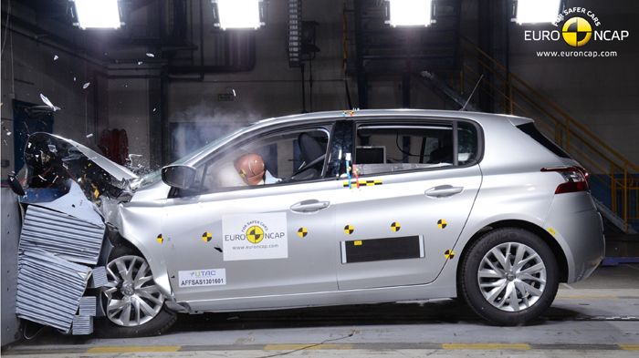 5 αστέρια και για το μικρομεσαίο Peugeot 308.