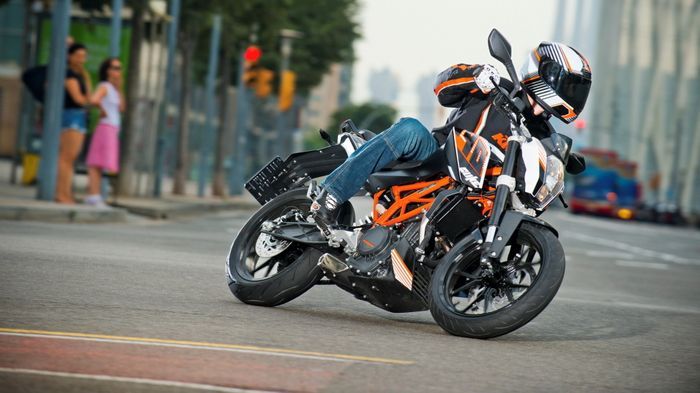Αναρτήσεις της WP, φρένα της Brembo, ABS, 44 άλογα για μόλις 150 γεμάτα κιλά, σε τιμή... 5.350 ευρώ; Απίθανο!