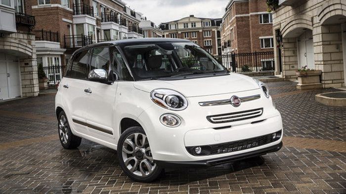 Το Fiat 500L, που εικονίζεται εδώ, γίνεται κι επαγγελματικό με την έκδοση Pro, η οποία προσφέρεται μόνο σε 4θέσια διάταξη καθισμάτων και πιο ευέλικτο 