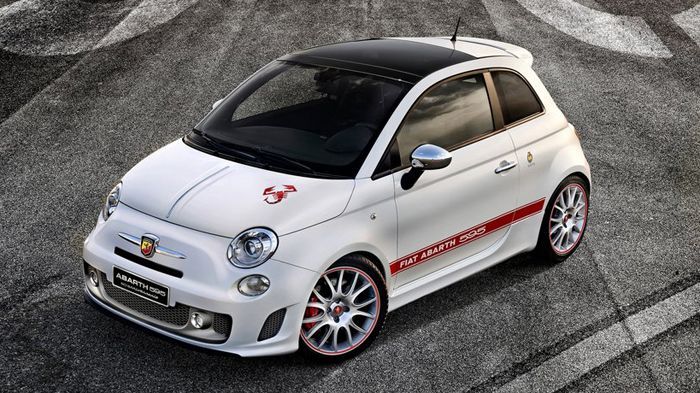 Η εταιρεία Abarth, ως μέλος του ομίλου Fiat, είναι η αιτία που έχουμε δει πολλά 500αράκια -εδώ εικονίζεται η 50η επετειακή έκδοση του 595 Abarth- με «