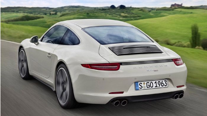 Η νέα 911 Blu edition θα είναι βασισμένη, όπως κι εικονιζόμενη επετειακή 911, στην Carrera S και θα βγει σε περιορισμένη παραγωγή 300 μονάδων.
