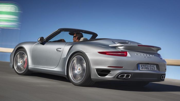 H 911 Turbo Cabriolet τροφοδοτείται από έναν 3,8 λτ. 6κύλινδρο turbo μοτέρ 520 ίππων, ενώ η πιο ισχυρή S, θα παράγει 560 ίππους, ολοκληρώνοντας τα 0-1