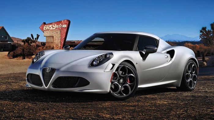 Η Alfa Romeo 4C βάζει φωτιά στην πίστα του Μπαλόκο και μας φτιάχνει τη μέρα!