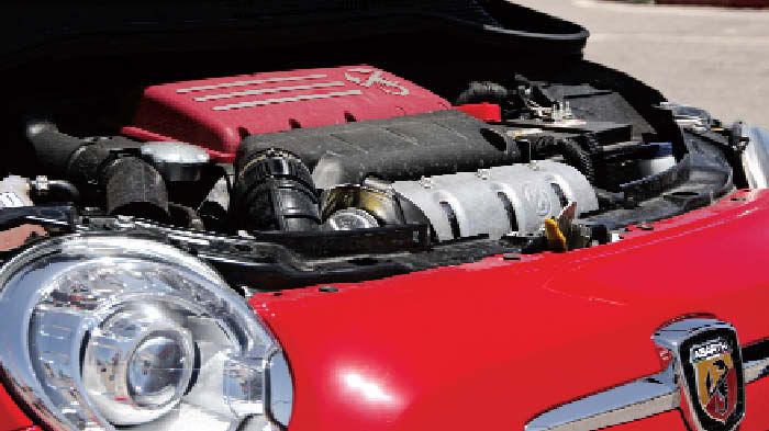 O 1,4 T-Jet των 160 ίππων και 230 Nm ροπής εξασφαλίζει εκρηκτικές επιδόσεις στο μίνι της Abarth.