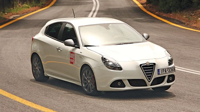 Τα χαμηλοπρόφιλα ελαστικά της Veloce εντείνουν το σπορτίφ set-up της ανάρτησης, προσφέροντας ακόμη πιο σπορ οδικά και οδηγικά χαρακτηριστικά.
