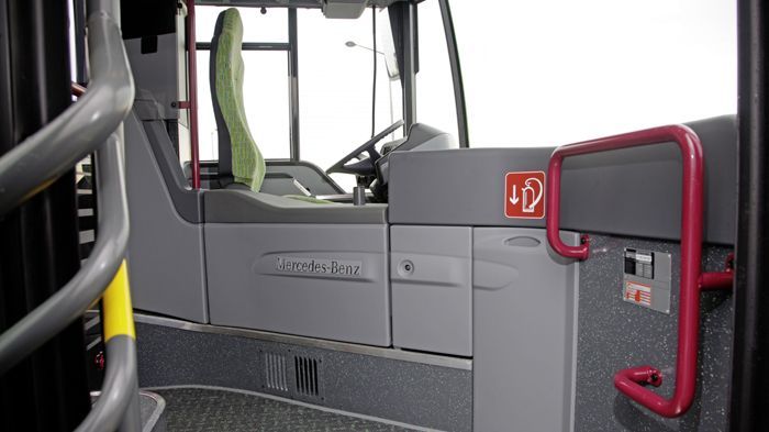 Από σήμερα το νέο μέτρο κατά της λαθρεπιβίβασης, σύμφωνα με το οποίο επιτρέπεται η είσοδος των επιβατών στα λεωφορεία και τρόλεϊ μόνο από την μπροστιν