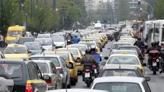 Θα απαλλάσσονται από τον φόρο πολυτελείας τα νέα ηλεκτροκίνητα μοντέλα, σύμφωνα με την τροπολογία που ψηφίστηκε από το Ελληνικό Κοινοβούλιο.