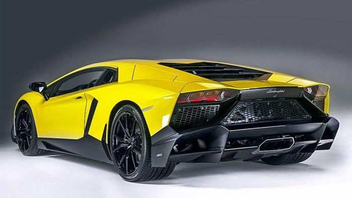 Η αεροδυναμική απόδοση, σύμφωνα με την Lamborghini έχει βελτιωθεί κατά 50%, σε σχέση με την «απλή» Aventador!