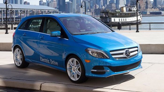 Η εικονιζόμενη πρωτότυπη ηλεκτρική έκδοση της Mercedes B-Class θα κάνει εμπορικό ντεμπούτο στα μέσα του έτους, αποτελώντας το αντίπαλον δέος της BMW i