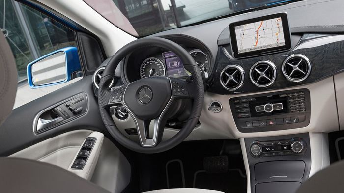 Στη νέα Mercedes B-Class Electric Drive το φρενάρισμα θα μπορεί να πραγματοποιείται και μέσω των paddles στο τιμόνι (χωρίς να απαιτείται φρενάρισμα με
