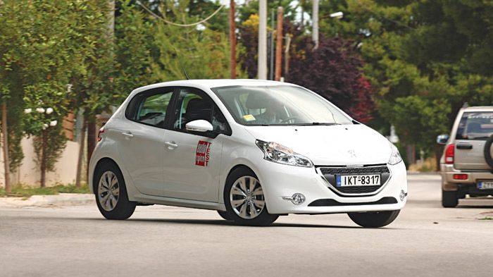 Ιδιαίτερα ευχάριστο στην οδήγηση το Peugeot 208, με σπορτίφ στοιχεία που συναντούμε σε λίγα μικρά αυτοκίνητα.