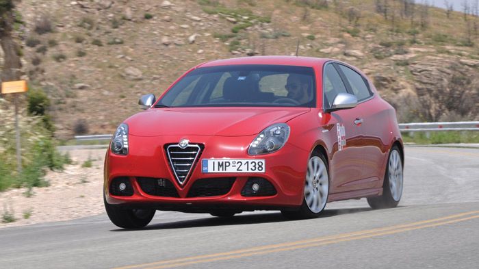 Η Giulietta με τη σφιχτή της ανάρτηση είναι ένα από τα πιο οδηγοκεντρικά μοντέλα της κατηγορίας, διαθέτοντας και πολύ καλή ποιότητα κύλισης.