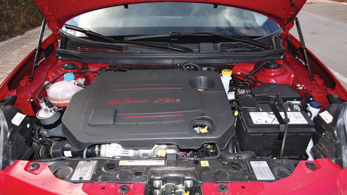 O diesel κινητήρας της Giulietta, με 320 Nm ροπής διαθέσιμα από τις 1.750 σ.α.λ. και 105 «άλογα», έχει πολύ καλή απόδοση και προσφέρει γρήγορες επιδόσ