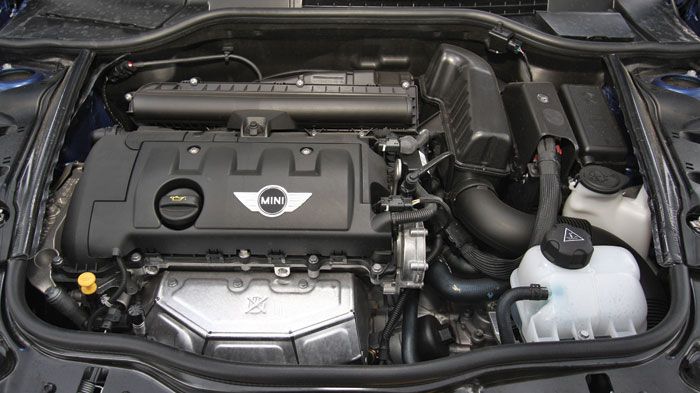 Ο 1.600άρης ατμοσφαιρικός κινητήρας του Mini Cooper εξασφαλίζει σβέλτες επιδόσεις χάρη στην σφιχτή κλιμάκωση του κιβωτίου όντας ταυτόχρονα και οικονομ