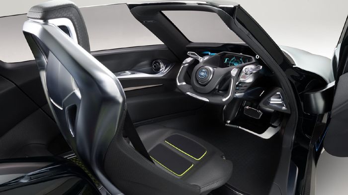 Το εσωτερικό του Nissan BladeGlider, όπως είναι σύνηθες στα πρωτότυπα, διακρίνουμε έντονα φουτουριστικά στοιχεία και μια μινιμαλιστική αισθητική, που 