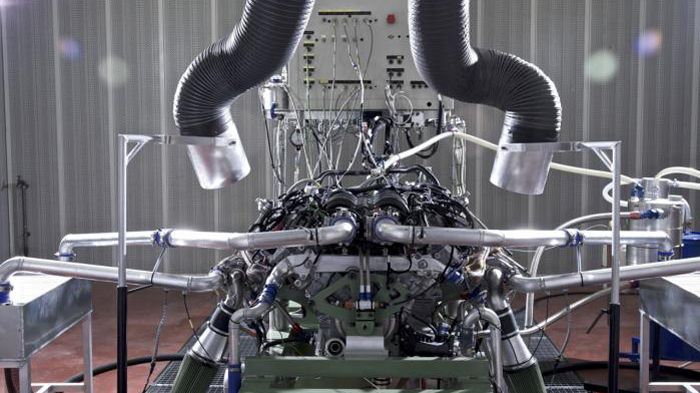 Η Bentley Continental GT3 θα χρησιμοποιήσει μια βελτιστοποιημένη έκδοση του twin-turbo 4,0 λτ. V8 κινητήρα της εταιρείας που αναπτύσσει περίπου 500 ίπ